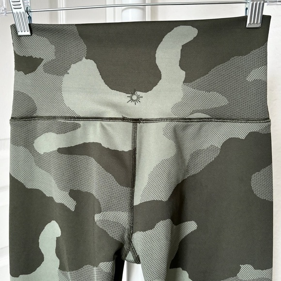 OFFLINE by Aerie Camo High Waisted Legging Olive Fun Green Camo - Picture 5 of 13